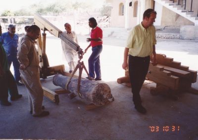 Puttting a gun onto a replica carriage